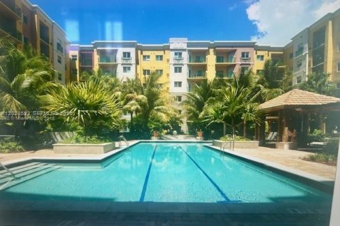 Condominio en alquiler en South Miami, Florida, 2 dormitorios, 78.22 m2 № 2248200 - foto 2