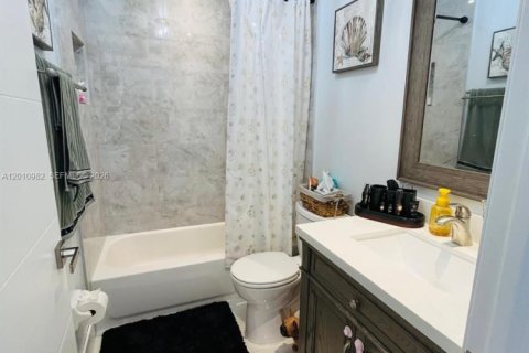 Condo in Hialeah, Florida, 2 bedrooms  № 2075329 - photo 6