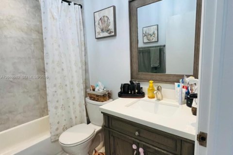 Condo in Hialeah, Florida, 2 bedrooms  № 2075329 - photo 8