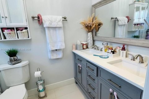Condo in Hialeah, Florida, 2 bedrooms  № 2075329 - photo 10