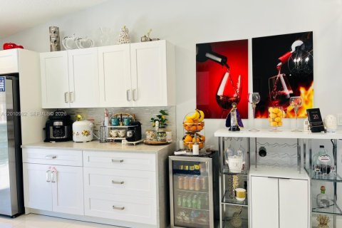 Condo in Hialeah, Florida, 2 bedrooms  № 2075329 - photo 14