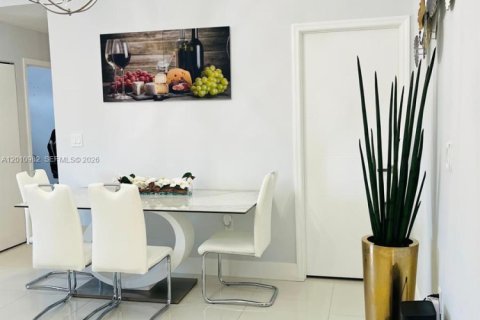 Condo in Hialeah, Florida, 2 bedrooms  № 2075329 - photo 16