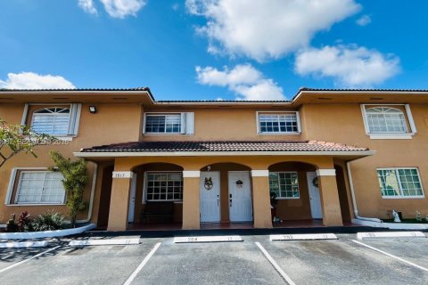 Condo in Hialeah, Florida, 2 bedrooms  № 2075329