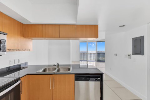 Copropriété à vendre à Miami, Floride: 2 chambres, 97.36 m2 № 2018543 - photo 7