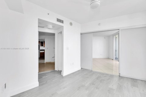Copropriété à vendre à Miami, Floride: 2 chambres, 97.36 m2 № 2018543 - photo 11