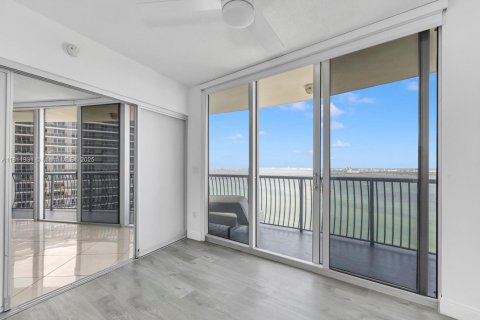 Copropriété à vendre à Miami, Floride: 2 chambres, 97.36 m2 № 2018543 - photo 4