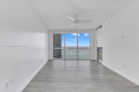 Copropriété à vendre à Miami, Floride: 2 chambres, 97.36 m2 № 2018543 - photo 15