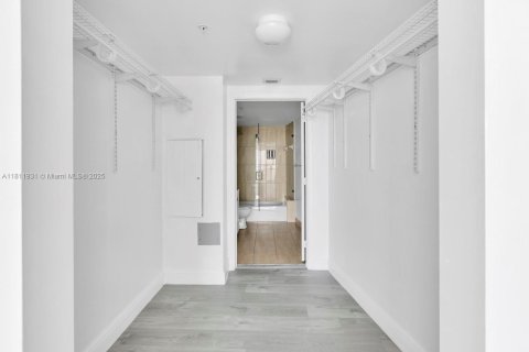 Copropriété à vendre à Miami, Floride: 2 chambres, 97.36 m2 № 2018543 - photo 18