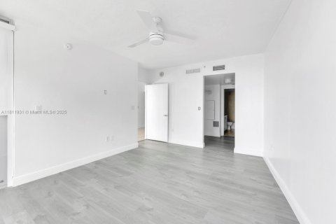 Copropriété à vendre à Miami, Floride: 2 chambres, 97.36 m2 № 2018543 - photo 17