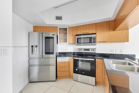 Copropriété à vendre à Miami, Floride: 2 chambres, 97.36 m2 № 2018543 - photo 6