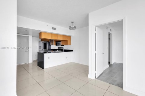 Copropriété à vendre à Miami, Floride: 2 chambres, 97.36 m2 № 2018543 - photo 9