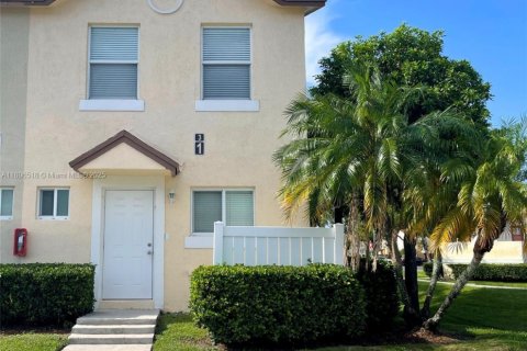 Townhouse in Margate, Florida 2 bedrooms, 110.55 sq.m. № 1748858 - photo 2