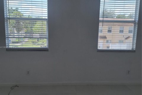 Townhouse in Margate, Florida 2 bedrooms, 110.55 sq.m. № 1748858 - photo 26