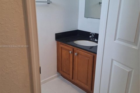 Townhouse in Margate, Florida 2 bedrooms, 110.55 sq.m. № 1748858 - photo 15