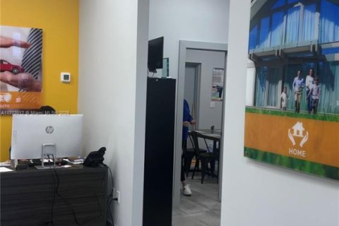 Commercial property in Homestead, Florida № 1958385 - photo 2