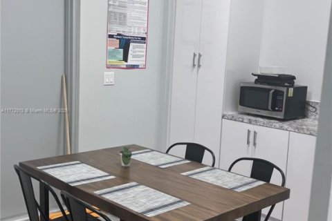 Commercial property in Homestead, Florida № 1958385 - photo 5