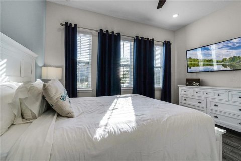 House in Kissimmee, Florida 6 bedrooms, 331.01 sq.m. № 1543658 - photo 24