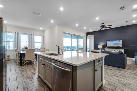 House in Kissimmee, Florida 6 bedrooms, 331.01 sq.m. № 1543658 - photo 9