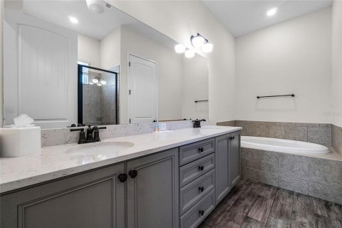 House in Kissimmee, Florida 6 bedrooms, 331.01 sq.m. № 1543658 - photo 17
