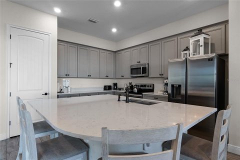 House in Kissimmee, Florida 6 bedrooms, 331.01 sq.m. № 1543658 - photo 8
