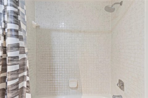 Купить кондоминиум в Майами, Флорида 2 спальни, 119.57м2, № 2017229 - фото 17