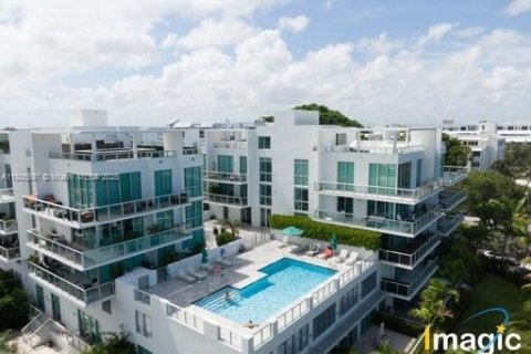 Appartement à louer à Miami, Floride: 2 chambres, 83.24 m2 № 1939335 - photo 1