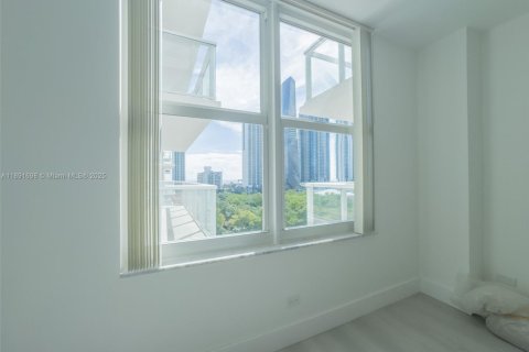 Condo in Sunny Isles Beach, Florida, 2 bedrooms  № 1943715 - photo 15