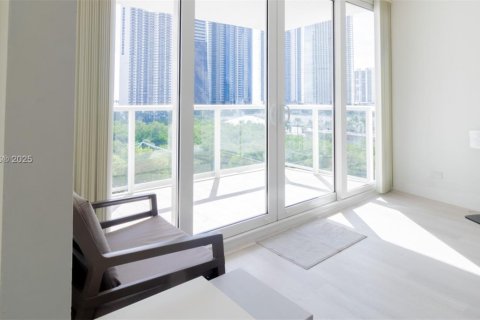 Condo in Sunny Isles Beach, Florida, 2 bedrooms  № 1943715 - photo 7