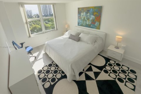 Condo in Sunny Isles Beach, Florida, 2 bedrooms  № 1943715 - photo 11