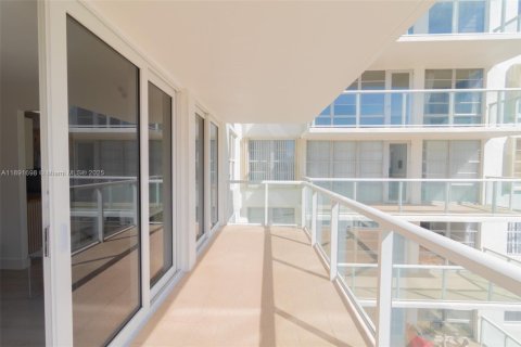 Condo in Sunny Isles Beach, Florida, 2 bedrooms  № 1943715 - photo 3