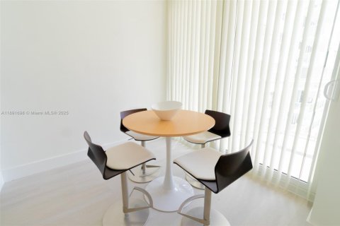 Condo in Sunny Isles Beach, Florida, 2 bedrooms  № 1943715 - photo 10