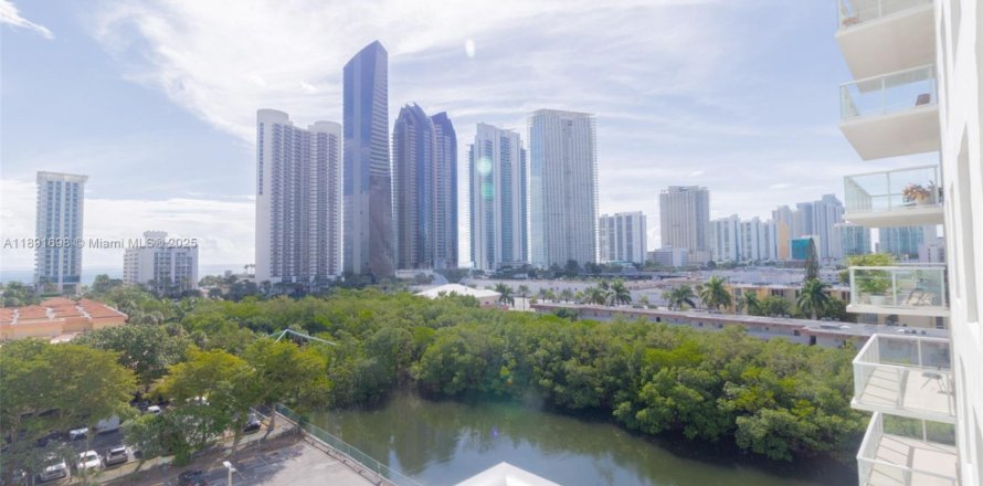 Condo in Sunny Isles Beach, Florida, 2 bedrooms  № 1943715