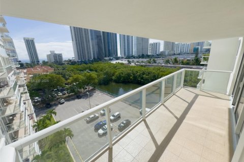 Condo in Sunny Isles Beach, Florida, 2 bedrooms  № 1943715 - photo 4