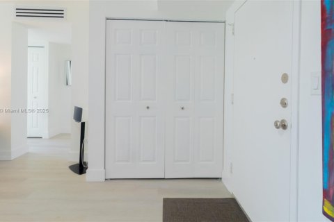 Condo in Sunny Isles Beach, Florida, 2 bedrooms  № 1943715 - photo 9