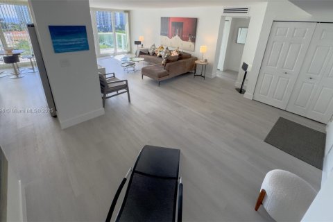 Condo in Sunny Isles Beach, Florida, 2 bedrooms  № 1943715 - photo 8