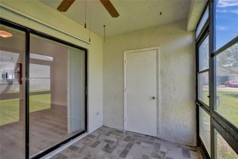 Casa en venta en Royal Palm Beach, Florida, 3 dormitorios, 139.82 m2 № 2004865 - foto 22