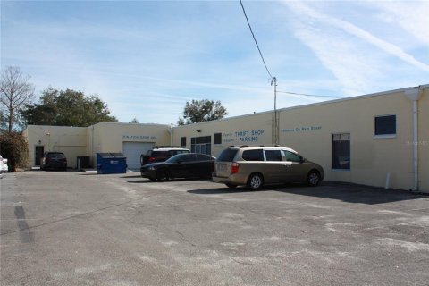 Immobilier commercial à louer à Gainesville, Floride: 613.71 m2 № 1724471 - photo 9