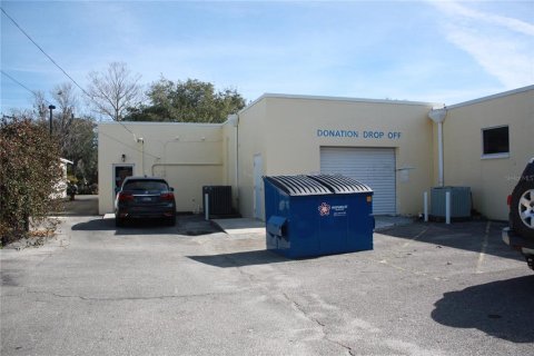Immobilier commercial à louer à Gainesville, Floride: 613.71 m2 № 1724471 - photo 10