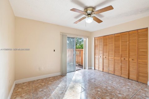 Condo in Miami Lakes, Florida, 1 bedroom  № 2002715 - photo 13