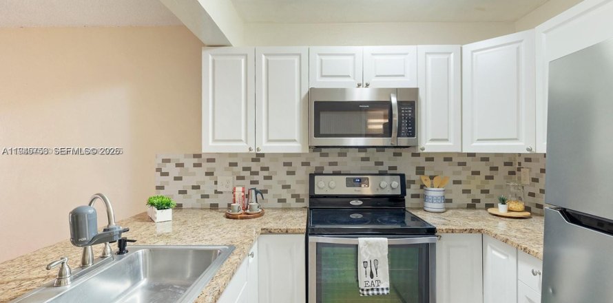 Condo in Miami Lakes, Florida, 1 bedroom  № 2002715