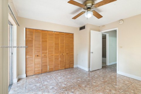 Condo in Miami Lakes, Florida, 1 bedroom  № 2002715 - photo 12