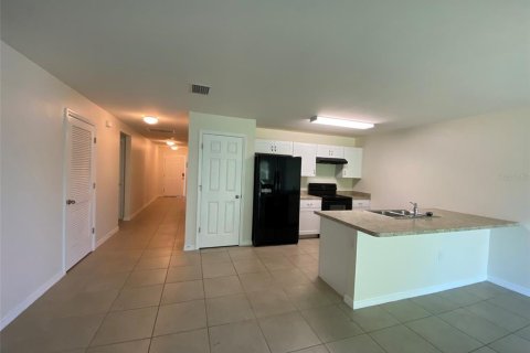 Снять в аренду виллу или дом в Порт-Шарлотт, Флорида 4 спальни, 139.73м2, № 1912378 - фото 2