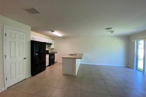 Снять в аренду виллу или дом в Порт-Шарлотт, Флорида 4 спальни, 139.73м2, № 1912378 - фото 15
