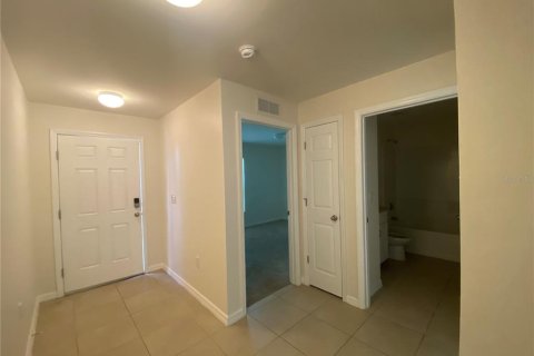 Снять в аренду виллу или дом в Порт-Шарлотт, Флорида 4 спальни, 139.73м2, № 1912378 - фото 9