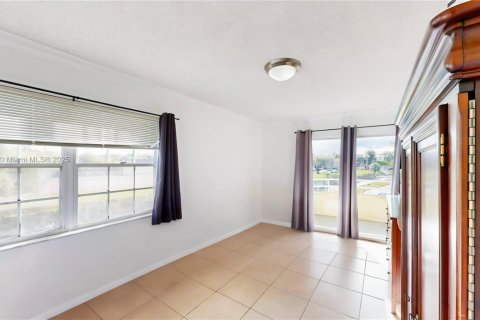 Copropriété à vendre à Miami, Floride: 2 chambres, 97.55 m2 № 1825704 - photo 17