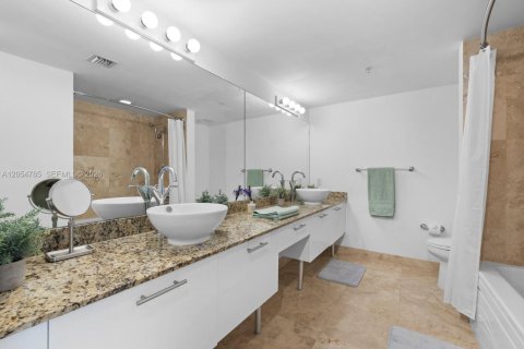 Condo in Miami, Florida, 2 bedrooms  № 2186201 - photo 30