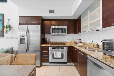 Condo in Miami, Florida, 2 bedrooms  № 2186201 - photo 6