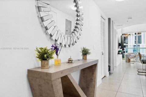 Condo in Miami, Florida, 2 bedrooms  № 2186201 - photo 12