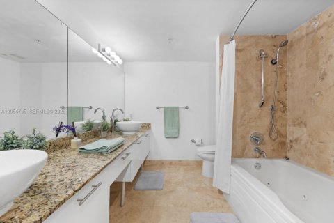 Condo in Miami, Florida, 2 bedrooms  № 2186201 - photo 29