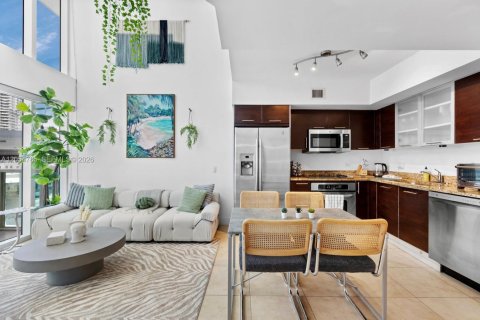 Condo in Miami, Florida, 2 bedrooms  № 2186201 - photo 4